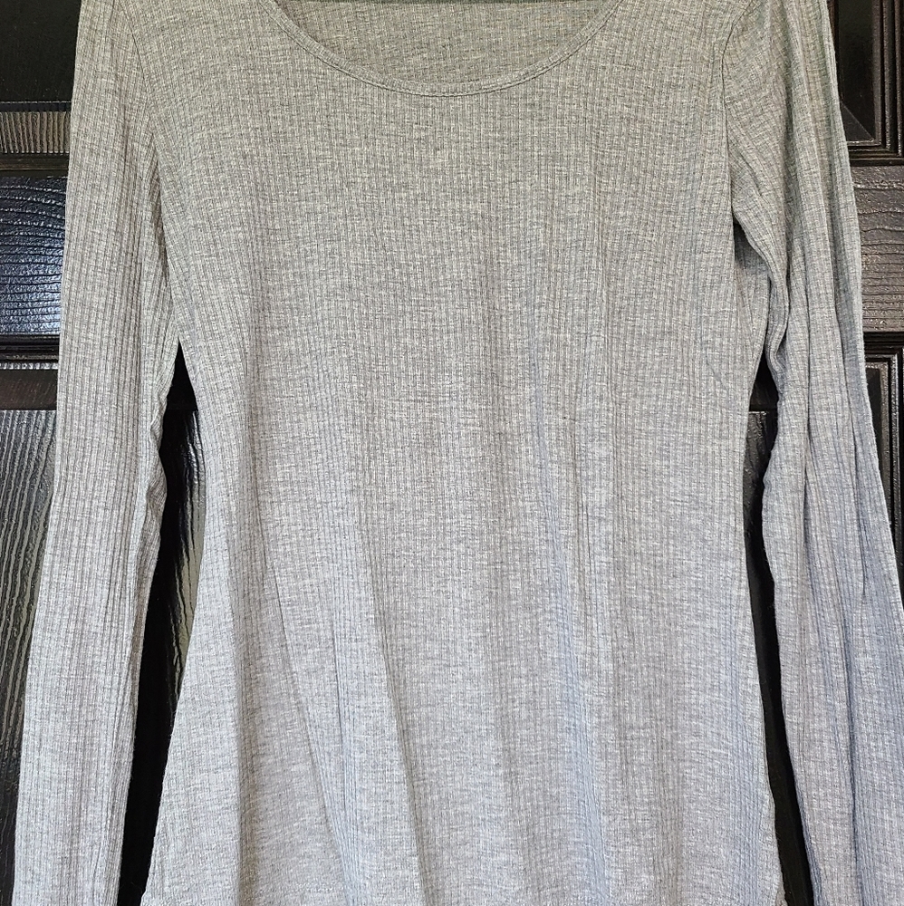 Womens top with thumb holes large